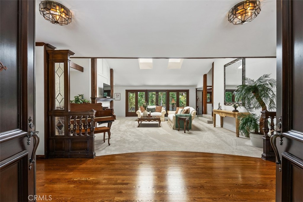1632 Se Skyline Drive Property Photo 4