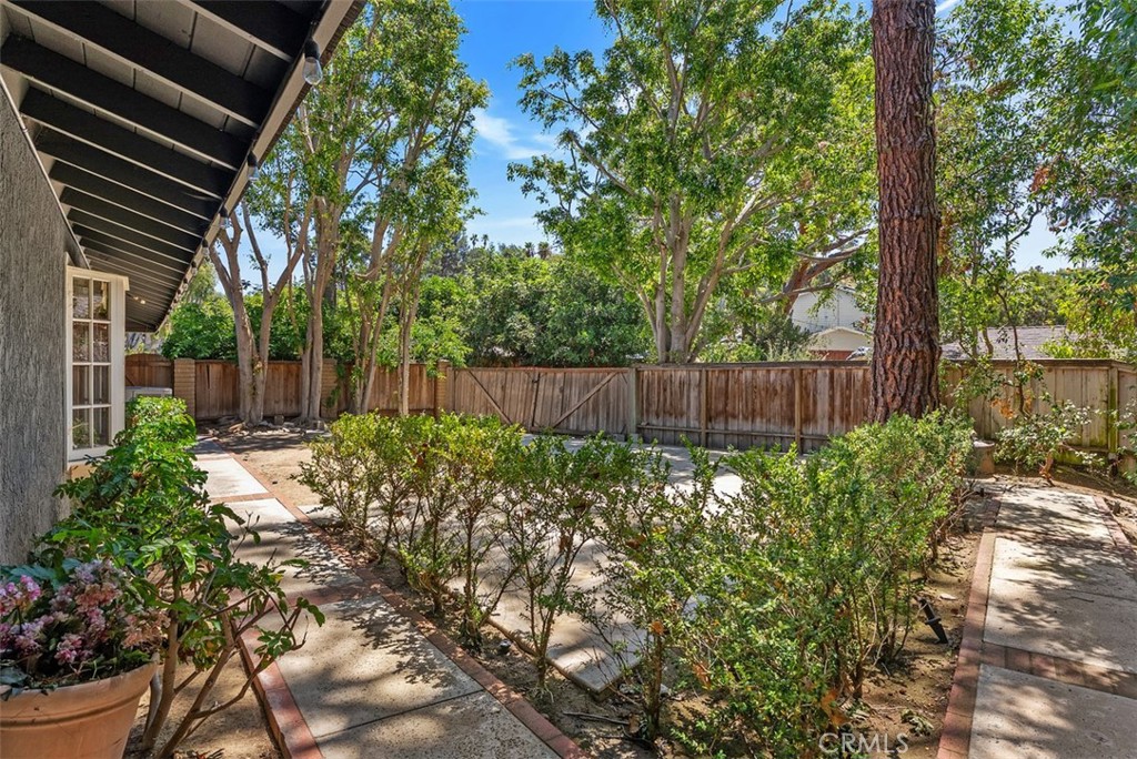 1632 Se Skyline Drive Property Photo 36
