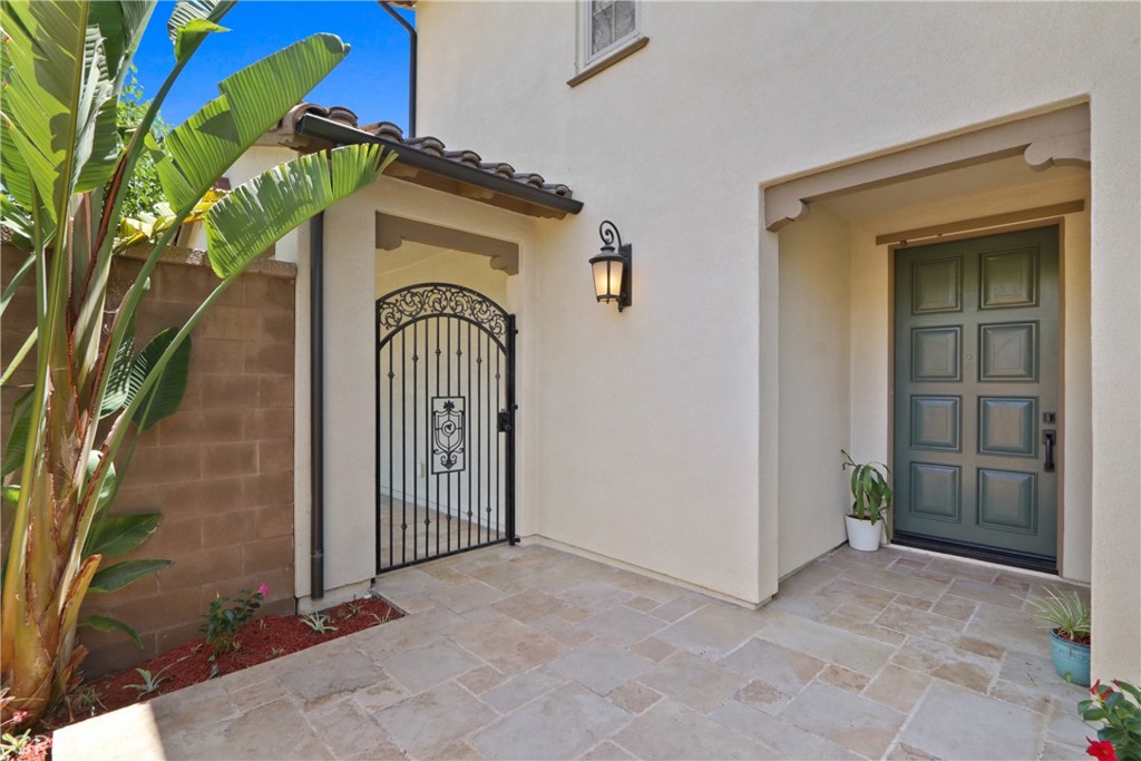 67 Hazelton Property Photo 3