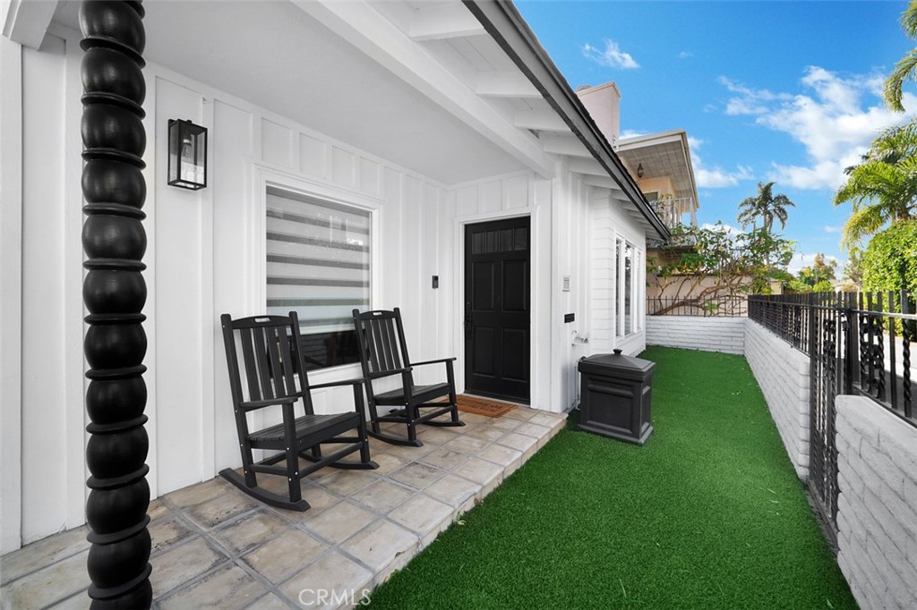 333 La Verne Property Photo 4