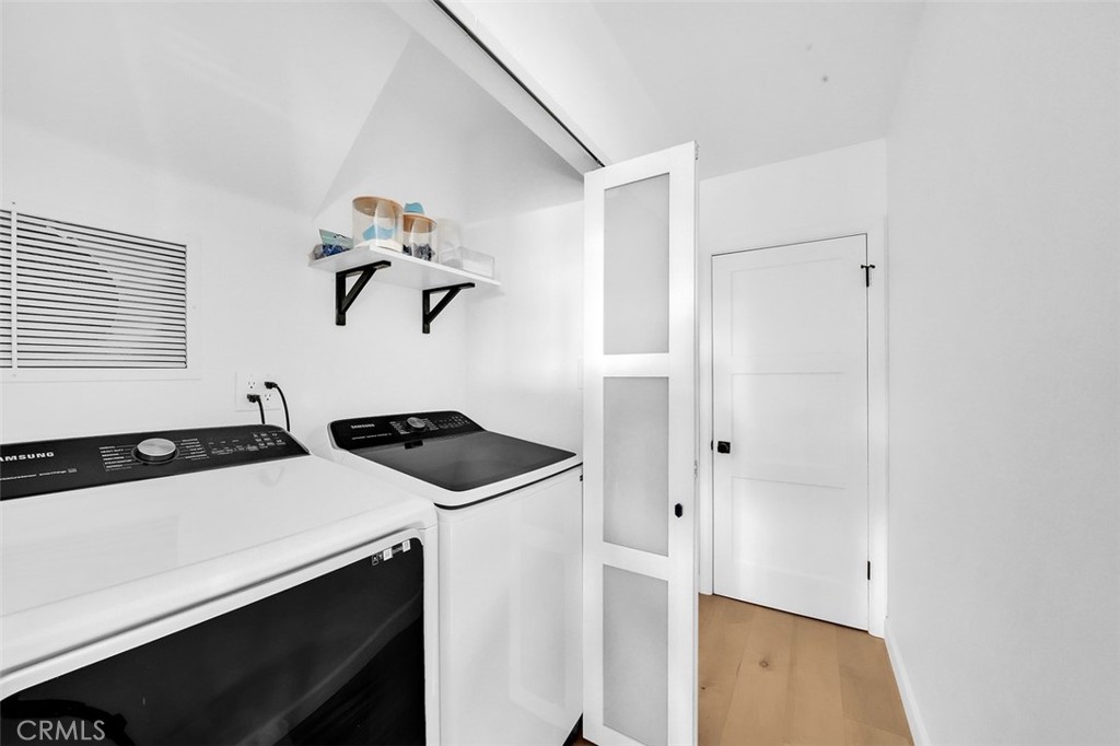 333 La Verne Property Photo 15