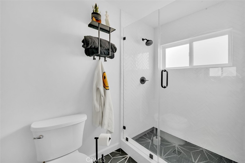 333 La Verne Property Photo 17