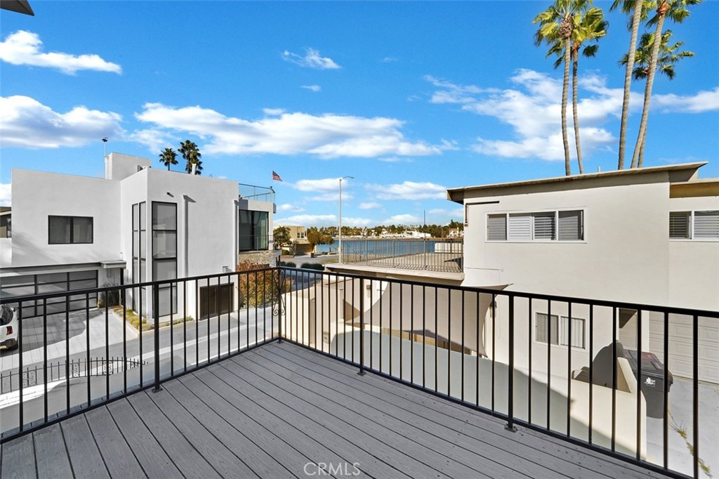 333 La Verne Property Photo 20