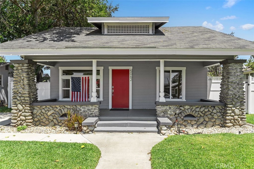5062 Center Property Photo 1