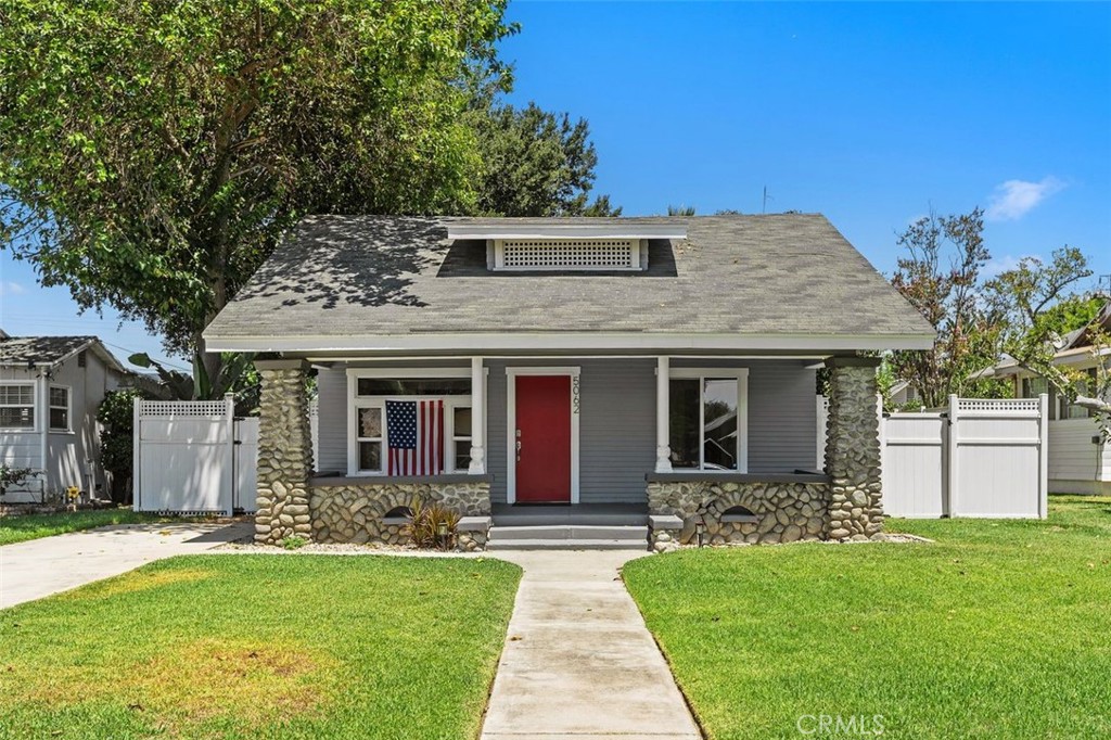 5062 Center Property Photo 2