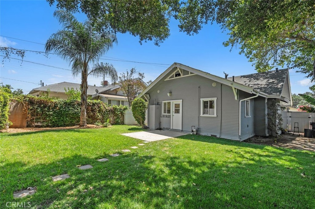 5062 Center Property Photo 3