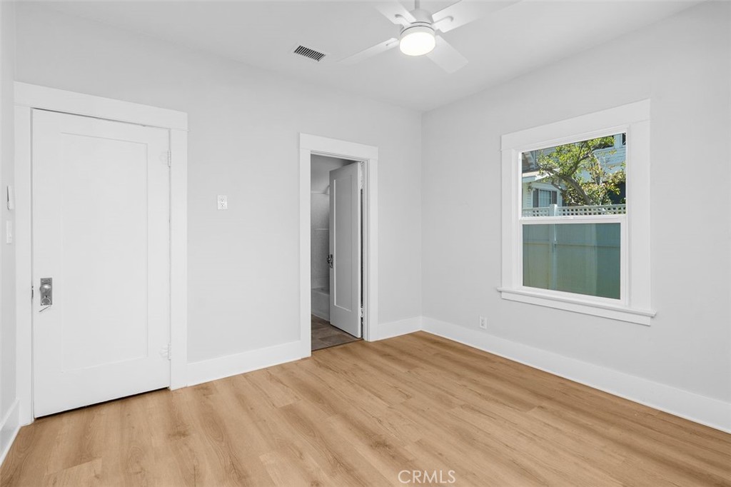 5062 Center Property Photo 13