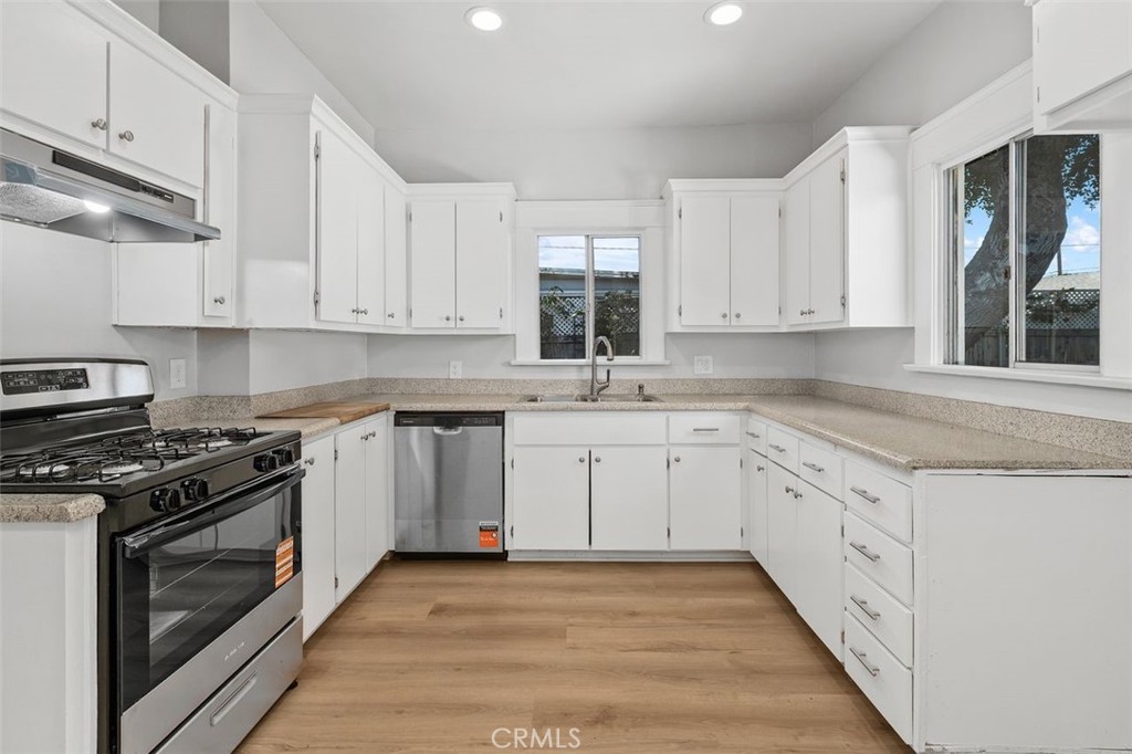 5062 Center Property Photo 15