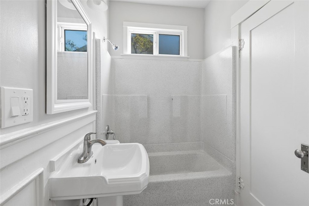 5062 Center Property Photo 17