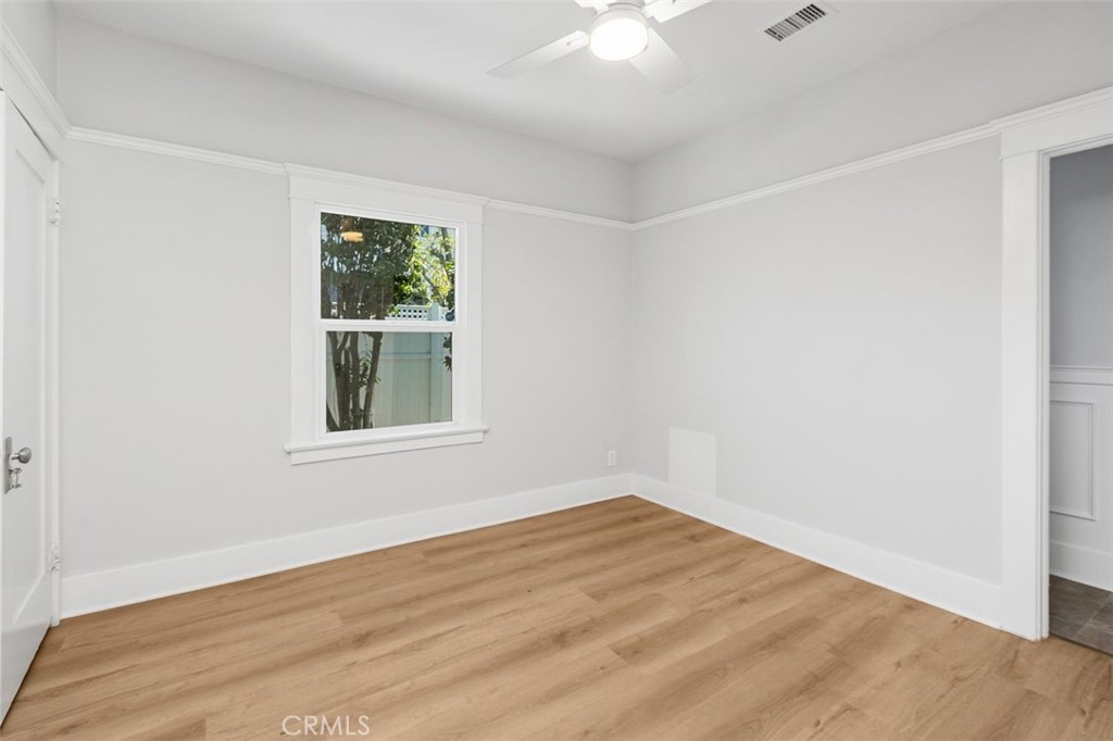 5062 Center Property Photo 19