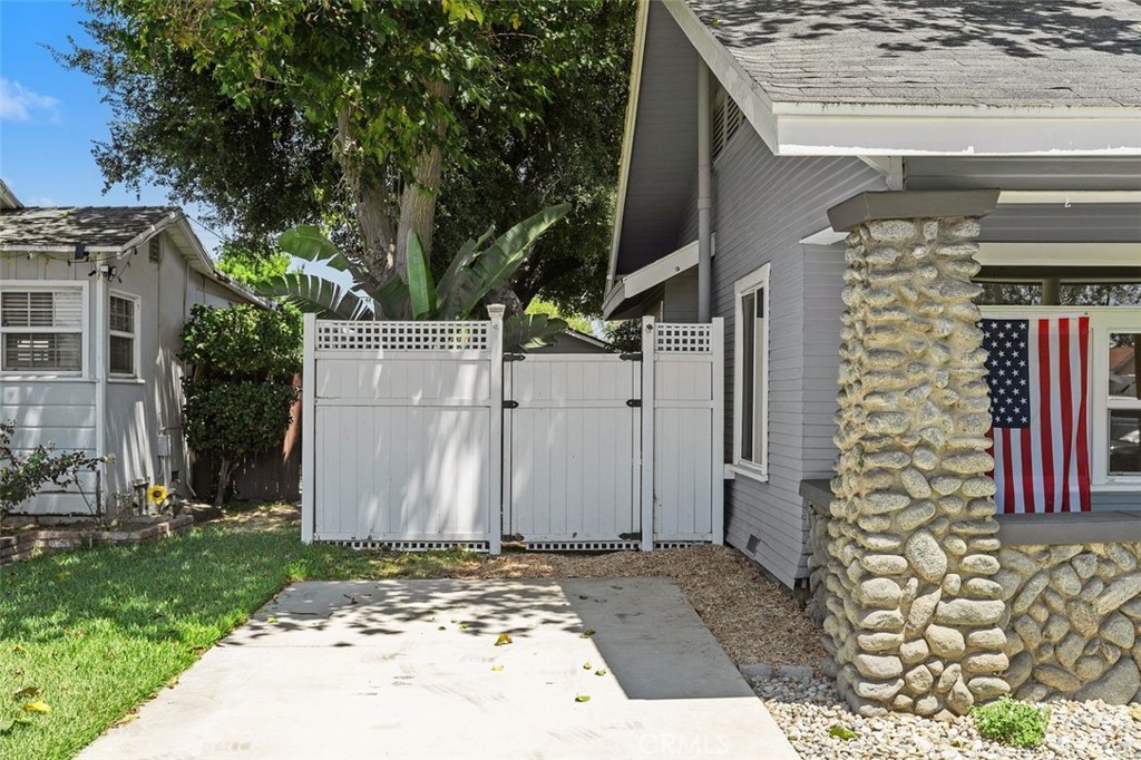5062 Center Property Photo 31