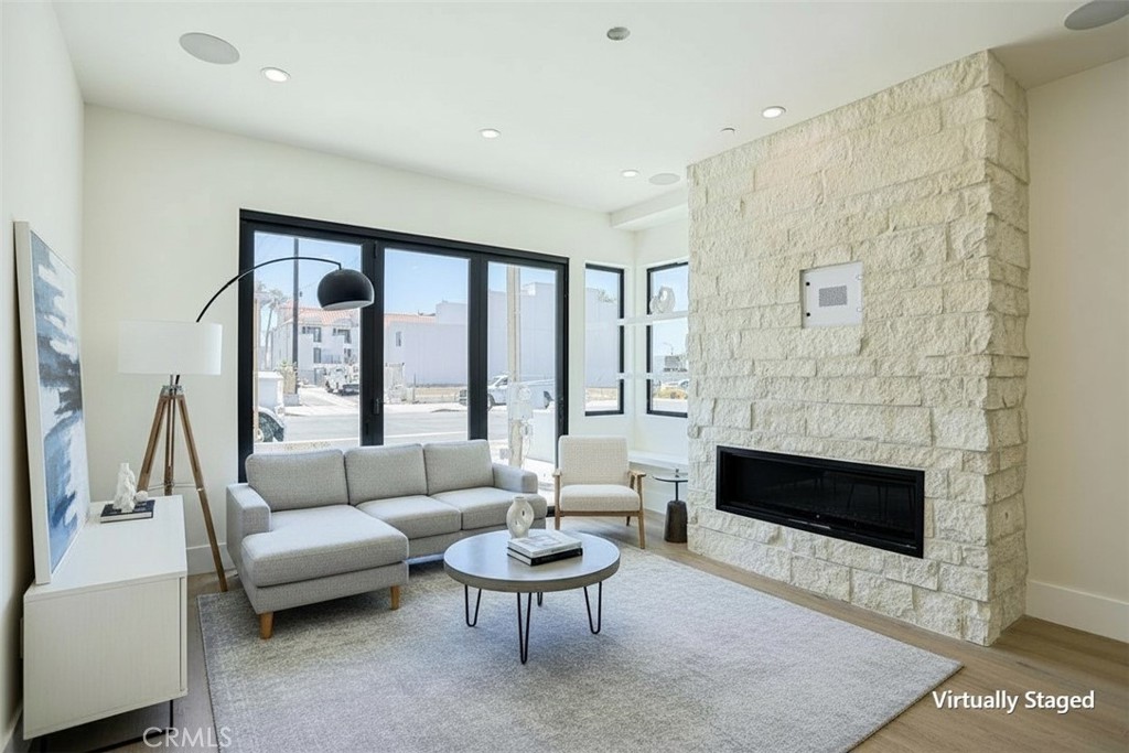 109 9th Property Photo 3