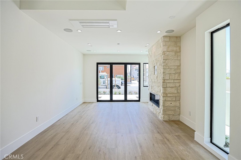109 9th Property Photo 30