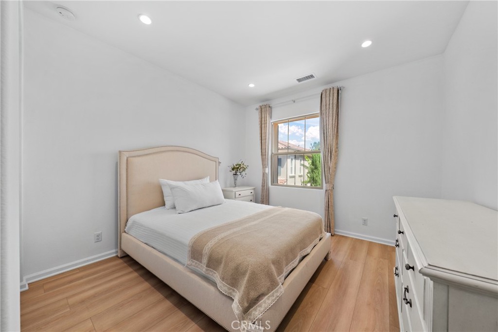 180 Frontier Property Photo 14