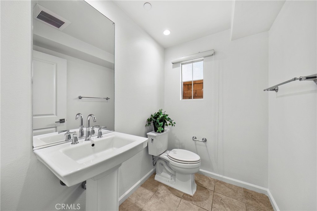 180 Frontier Property Photo 22