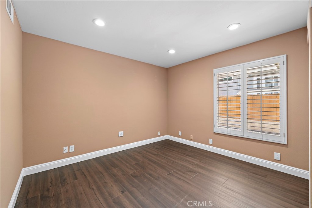 25072 Castlewood Property Photo 26