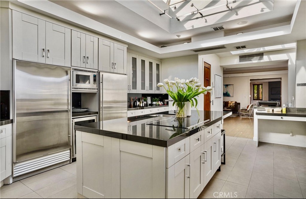 8835 Evanview Property Photo 7