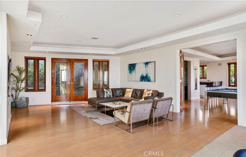 8835 Evanview Property Photo 8