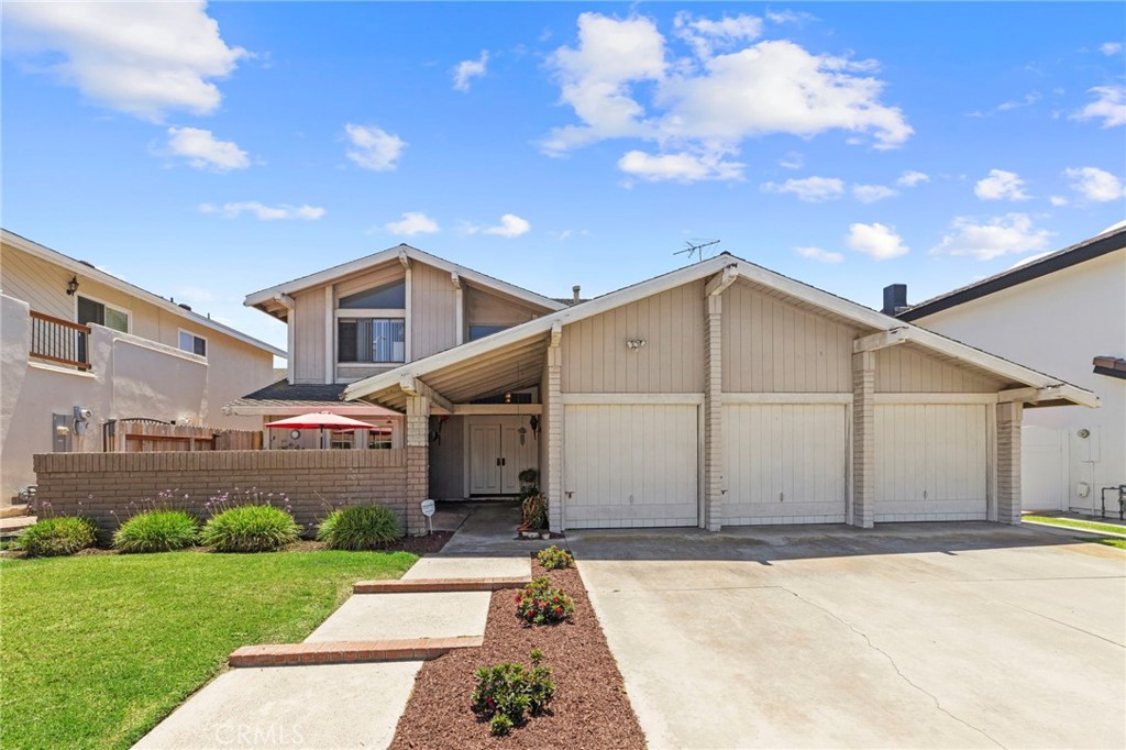8472 Deepview Drive Property Photo 1