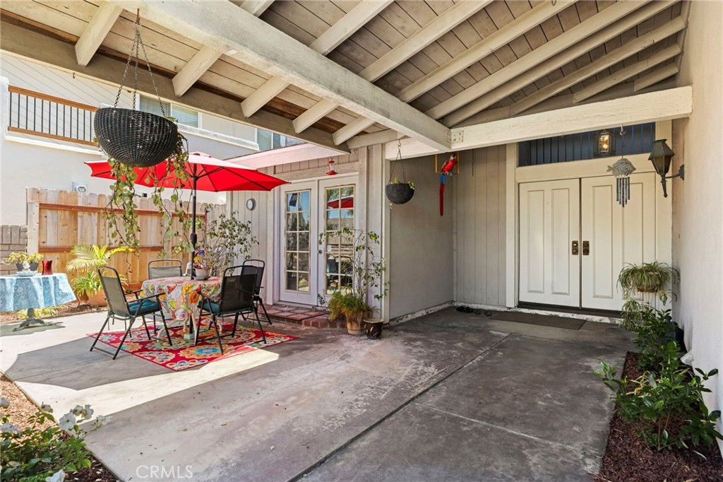 8472 Deepview Drive Property Photo 3