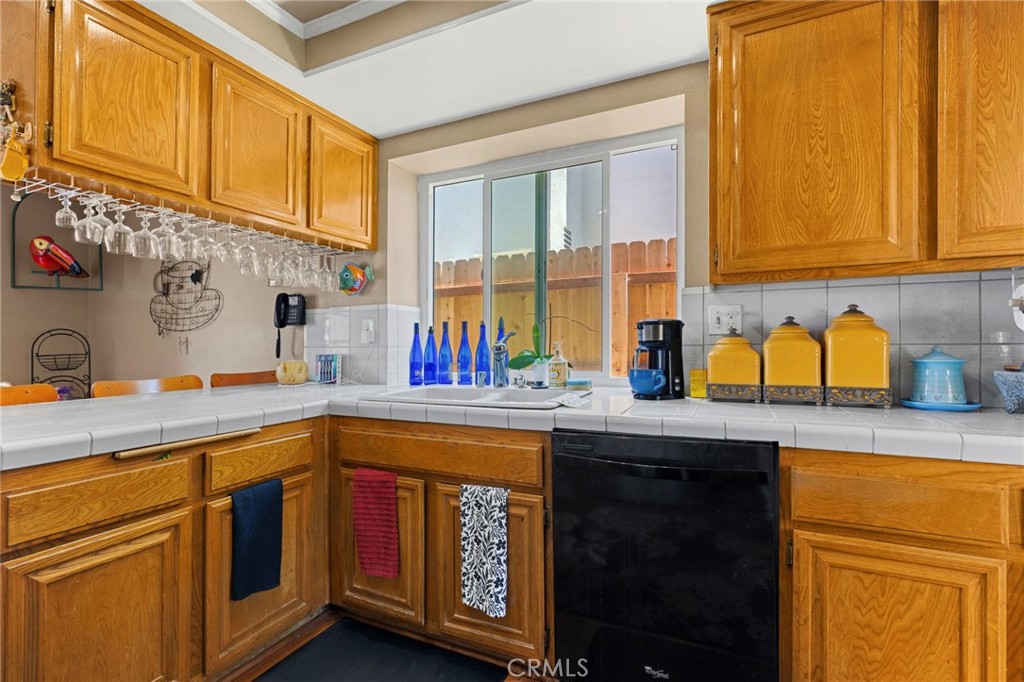 8472 Deepview Drive Property Photo 6