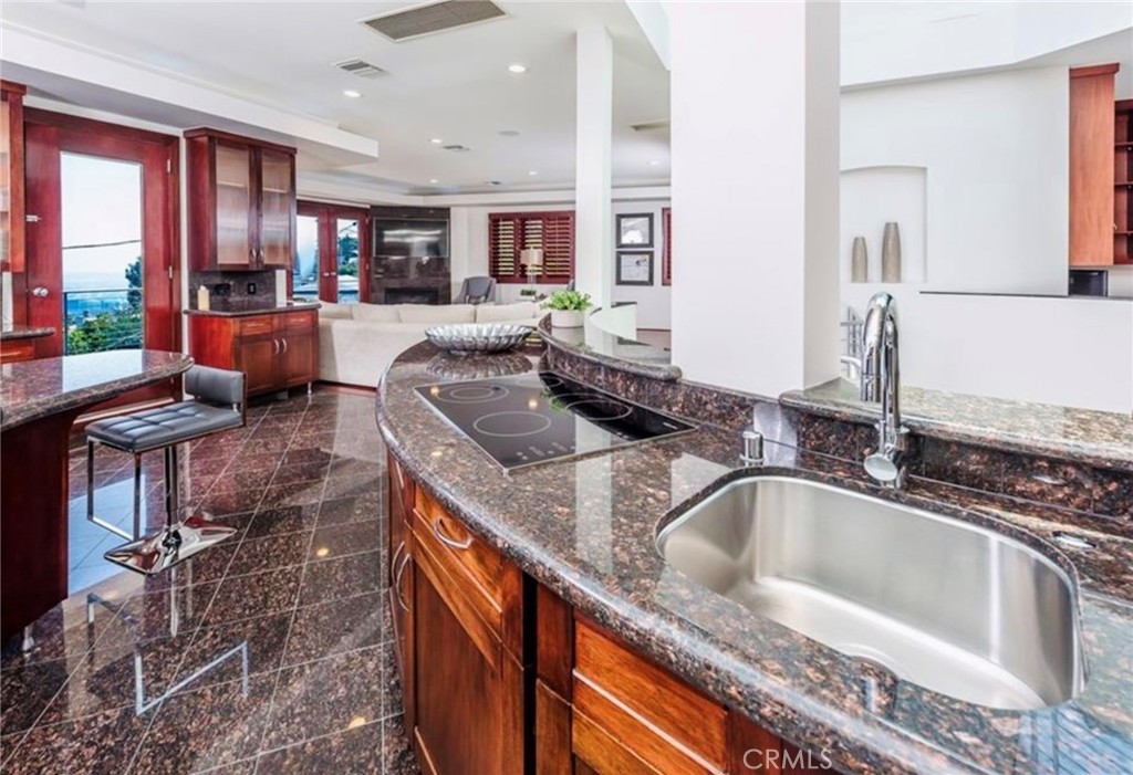 8827 Evanview Property Photo 7