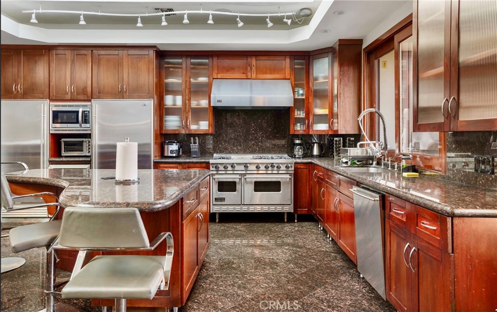 8827 Evanview Property Photo 8