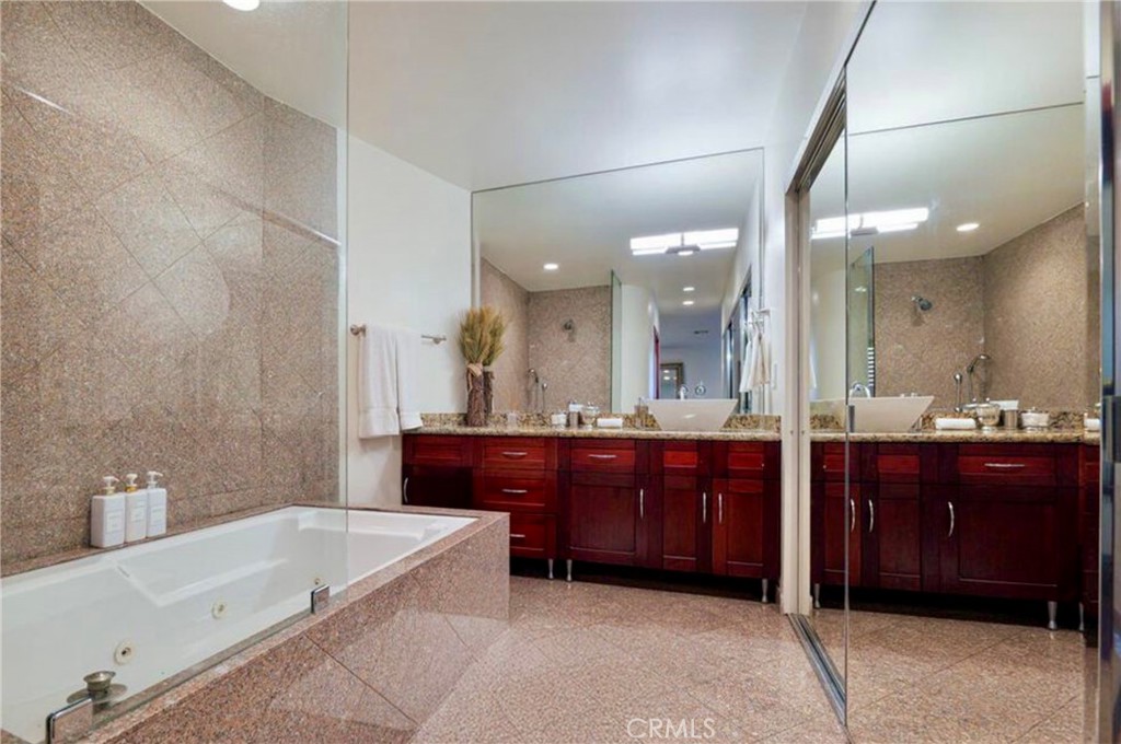 8827 Evanview Property Photo 19