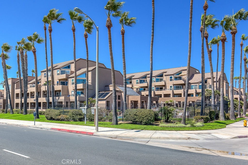 1200 Pacific Coast 327 Property Photo 25