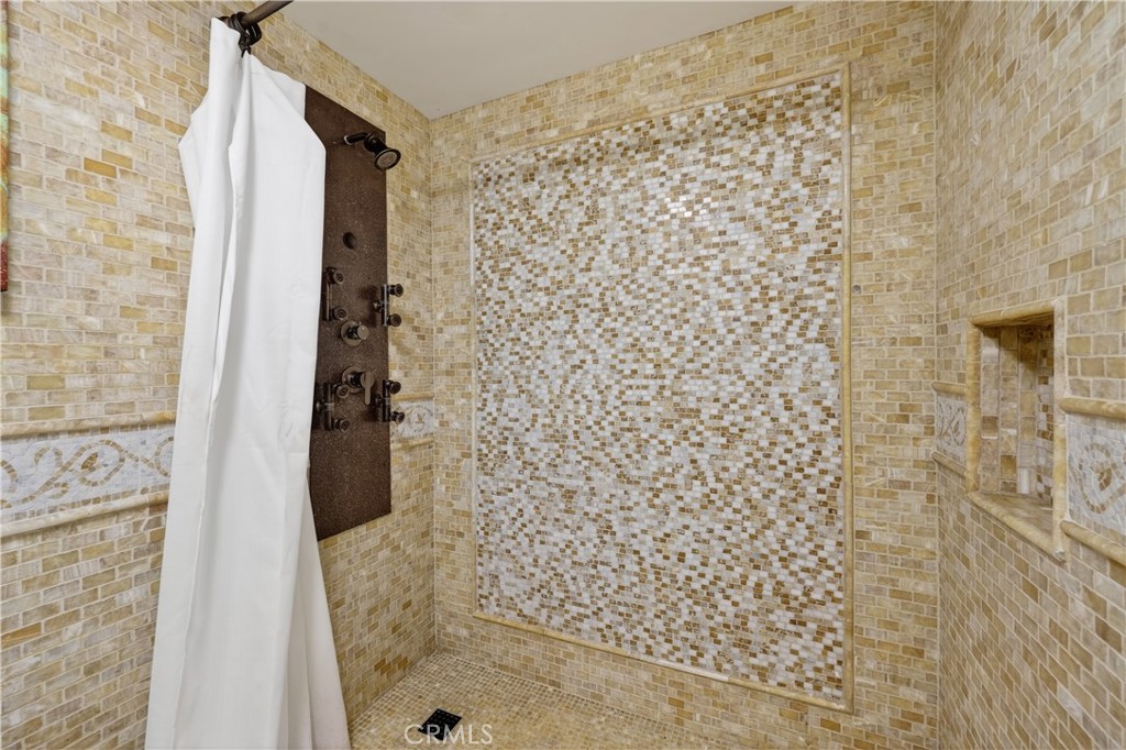 8 Monarch Bay Drive Property Photo 6