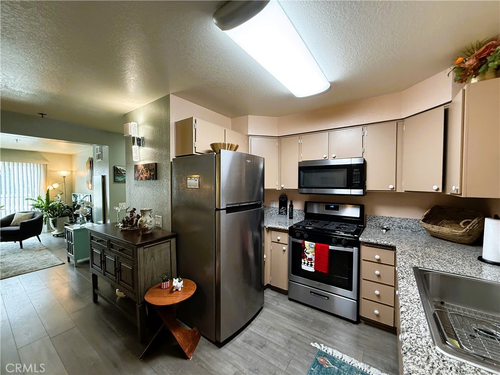 24410 Crenshaw Property Photo 6