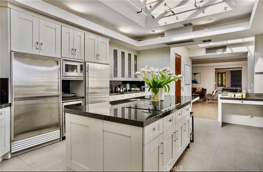 8835 Evanview Property Photo 8