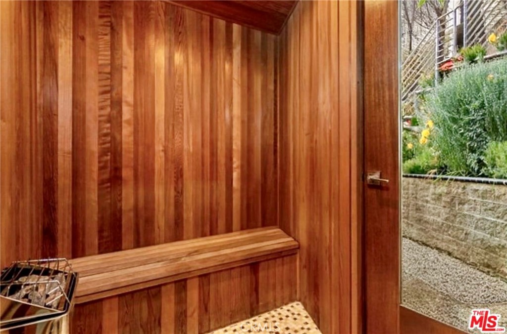 8835 Evanview Property Photo 14