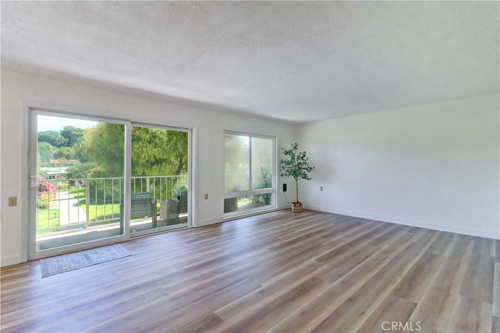 2184 Via Mariposa E B Property Photo 8
