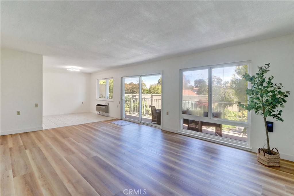 2184 Via Mariposa E B Property Photo 10