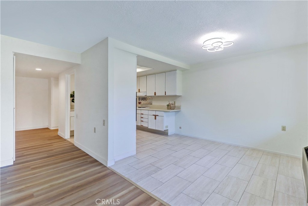 2184 Via Mariposa E B Property Photo 12