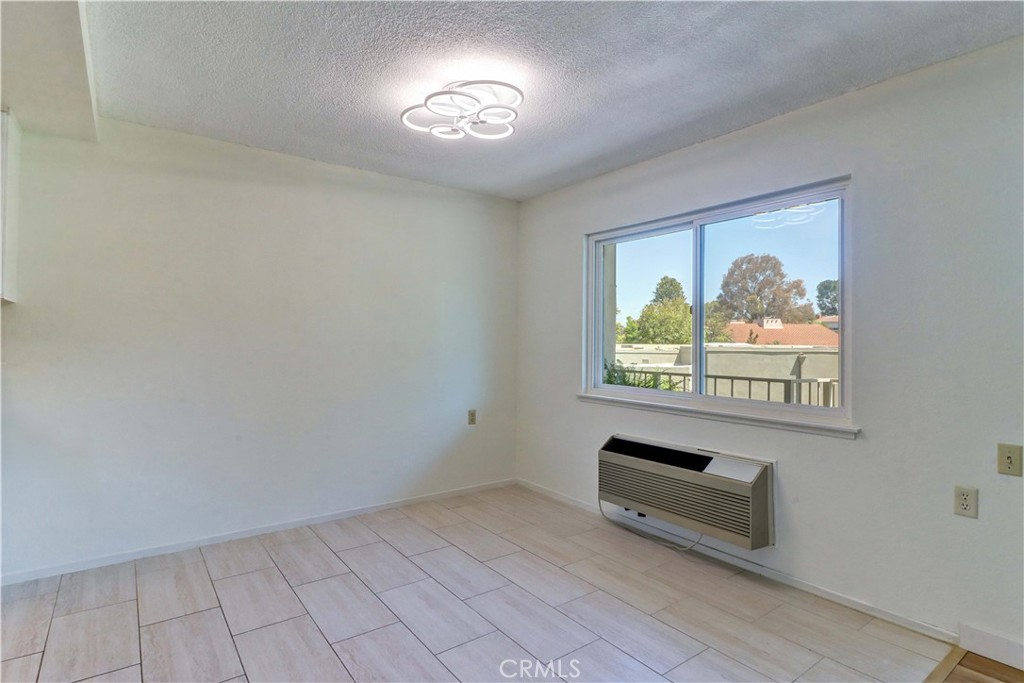2184 Via Mariposa E B Property Photo 13