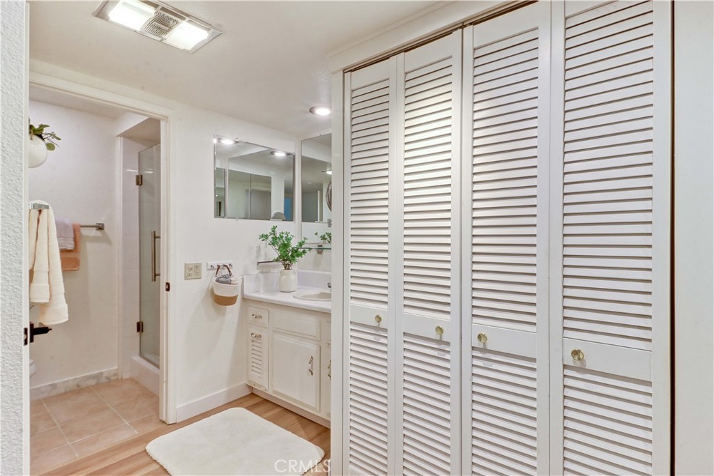 2184 Via Mariposa E B Property Photo 27