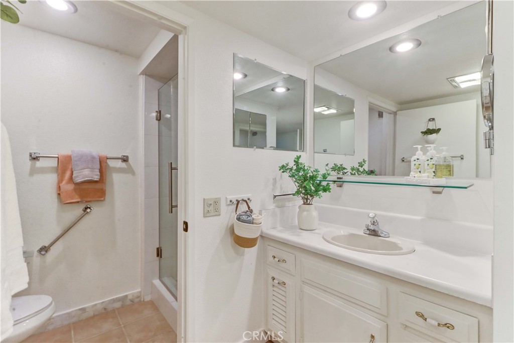 2184 Via Mariposa E B Property Photo 29