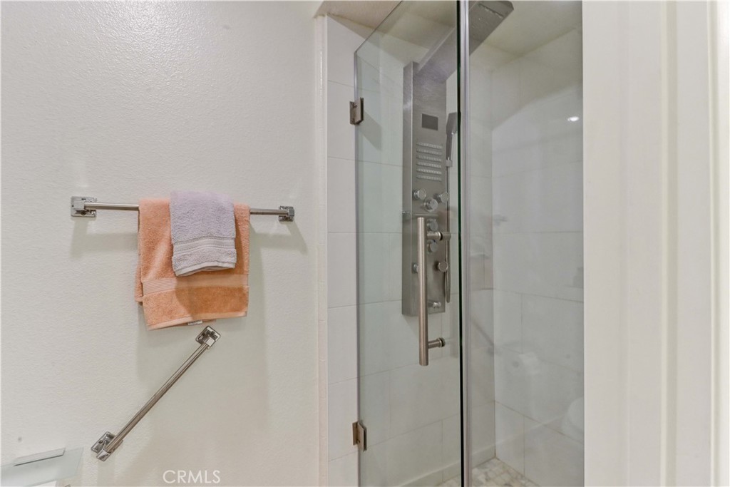 2184 Via Mariposa E B Property Photo 30