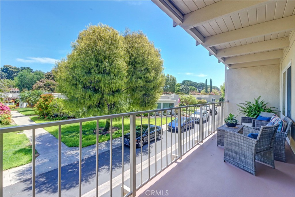 2184 Via Mariposa E B Property Photo 32