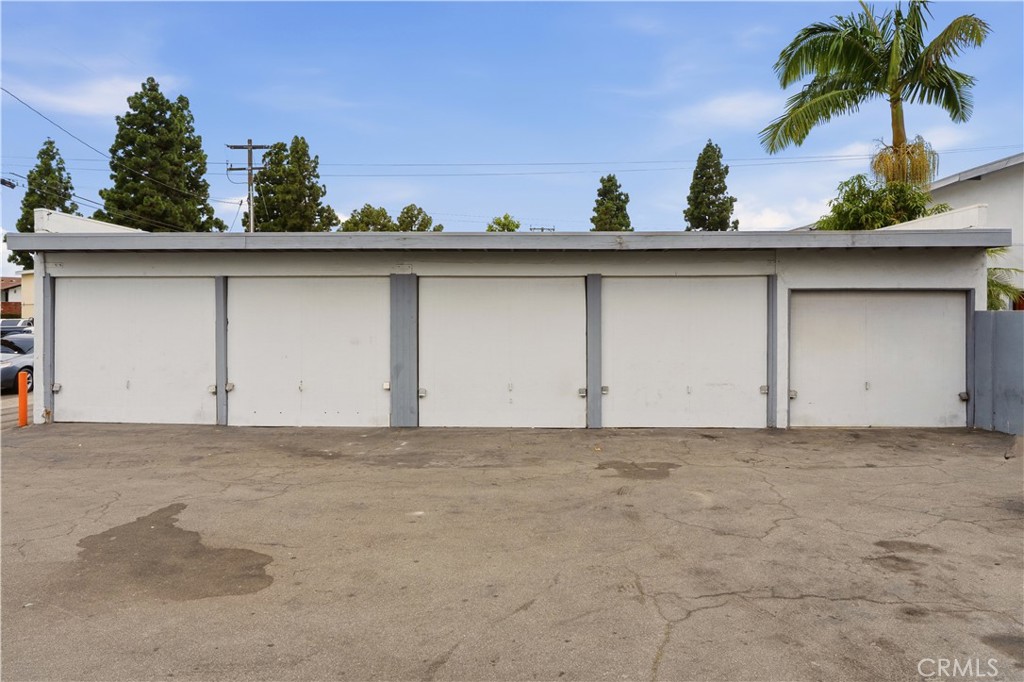 10442 Lampson Property Photo 7
