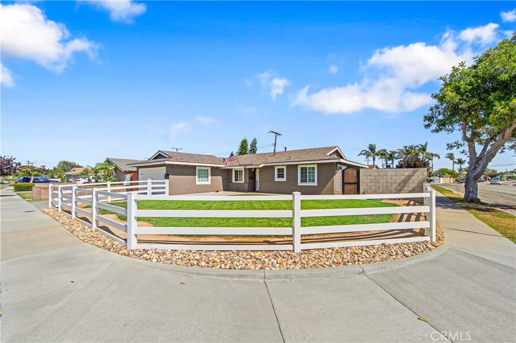 5892 Meadowlark Drive Property Photo 2