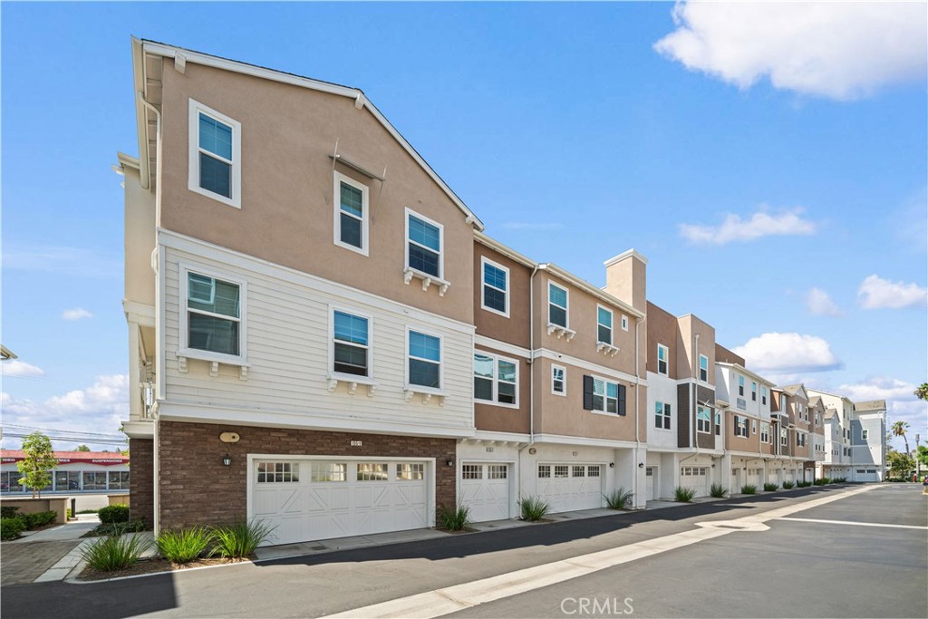 155 W La Palma Avenue 2 Property Photo 2