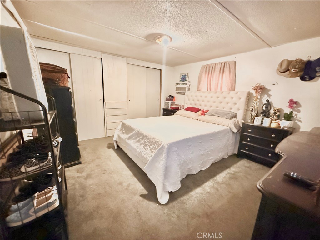 2250 W Darby 24 Property Photo 8