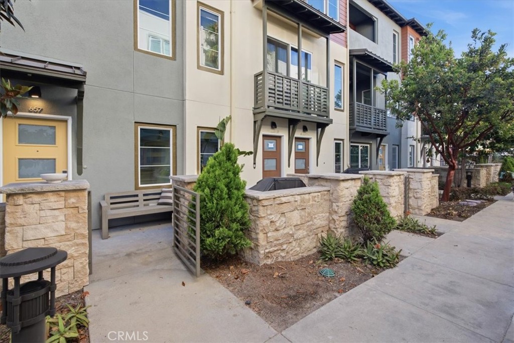 657 Doheny Property Photo 4