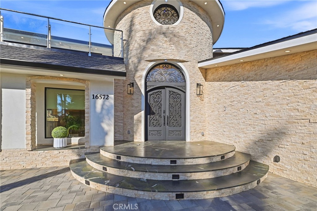 16572 Carousel Property Photo 8
