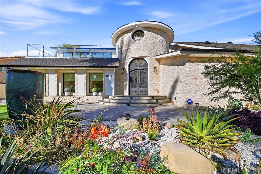 16572 Carousel Property Photo 9
