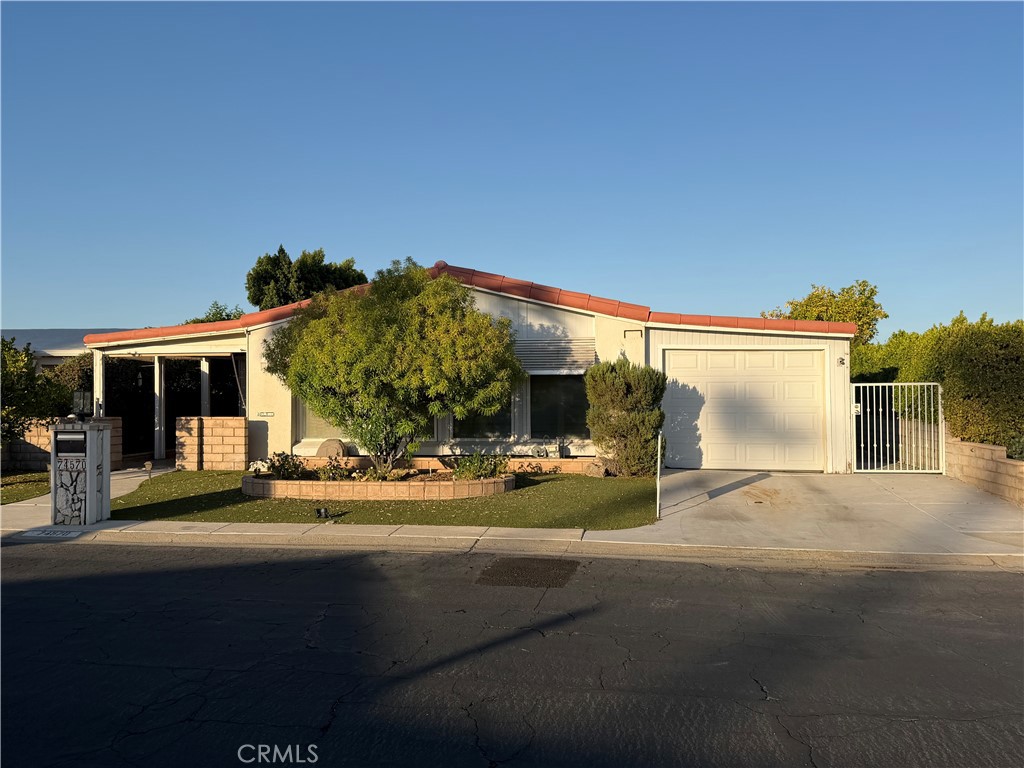 74570 Zircon Circle E Property Photo 1