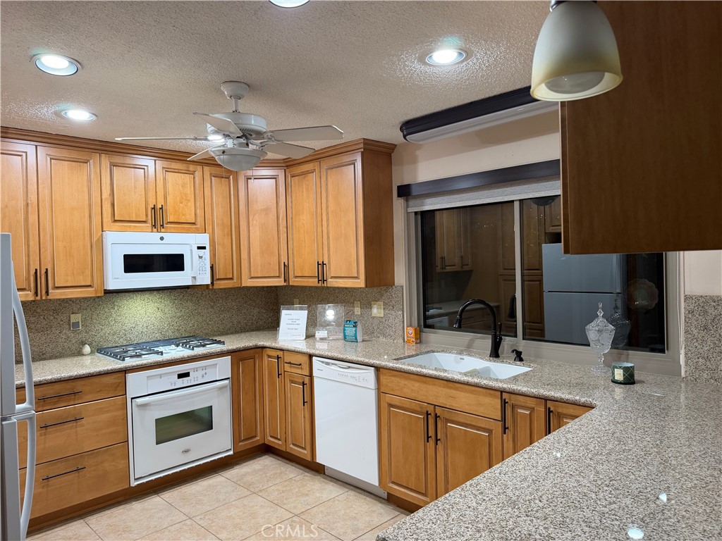 74570 Zircon Circle E Property Photo 8